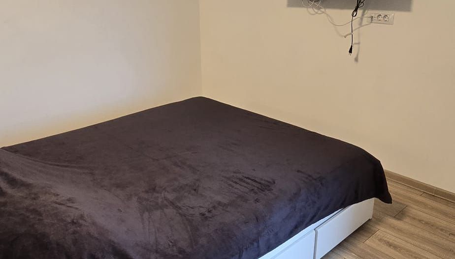 Studio modern de închiriat în Solid Butoaie – vedere la lac, parcare - Poză 8