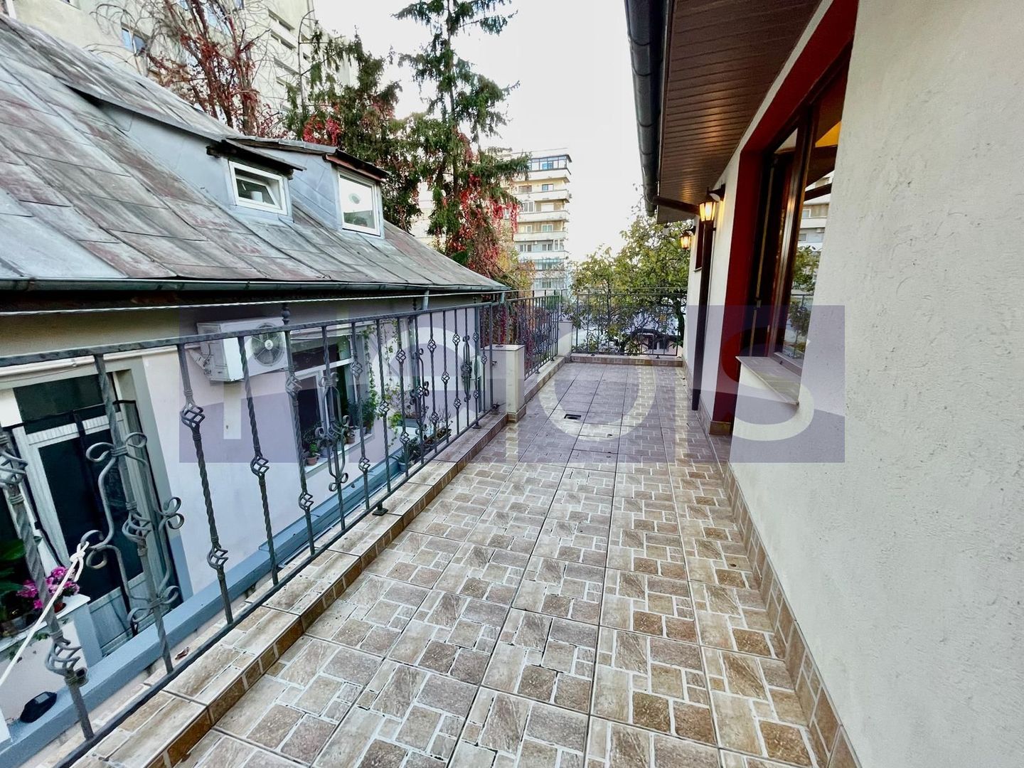 VANZARE VILA ELEGANTA BANU MANTA PIATA VICTORIEI 170MP 5 CAMERE 3 BAI - Poză 1