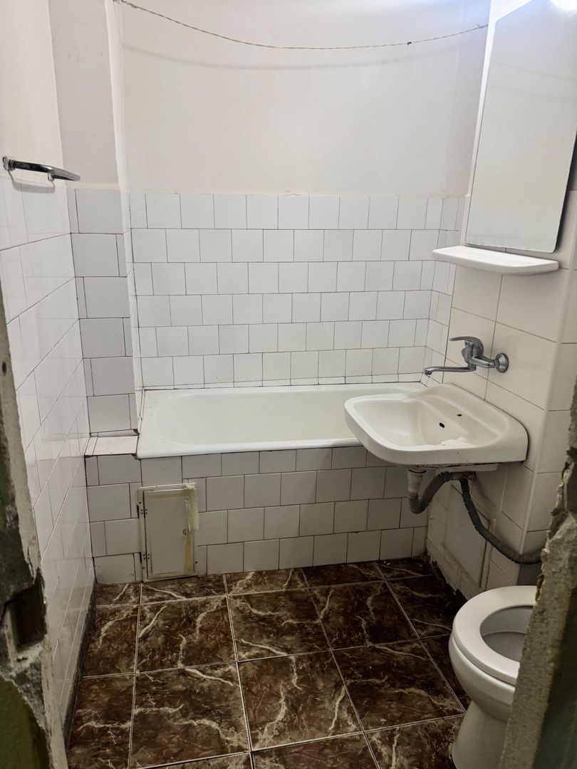Apartament 2 camere decomandat Drumul Taberei Metrou la 2 minute - Poză 3