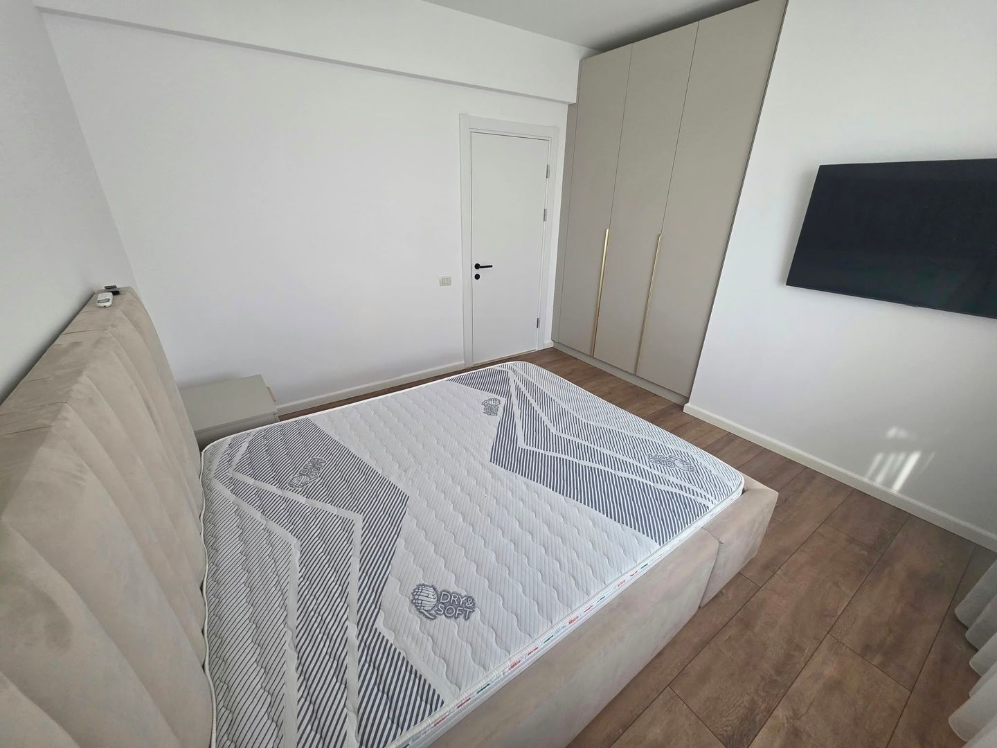 Casă de închiriat Tunari AeroCity, 3 dormitoare, 3 băi, curte 400m - Poză 17