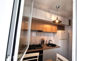 Gars. 31 mp, et 9/10, bloc reabilitat, instalații refăcute, mobilată și utilată - Poză 7