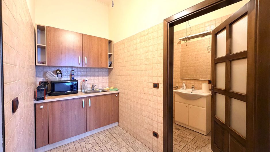 4 camere Ultracentral  - Piața Unirii, ideal birouri, parcare in curte - Poză 18