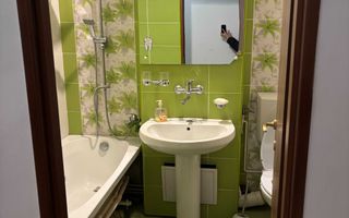 INCHIRIERE Apartament spațios cu 3 camere în zonă centrală - Poză 7