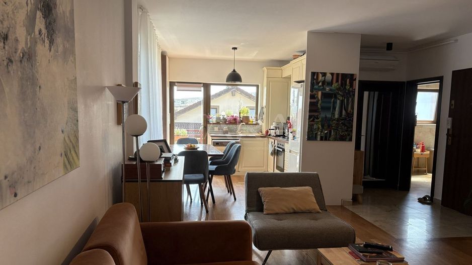 Apartament singur pe etaj, 2 balcoane și parcare, Andrei Mureșanu. - Poză 1