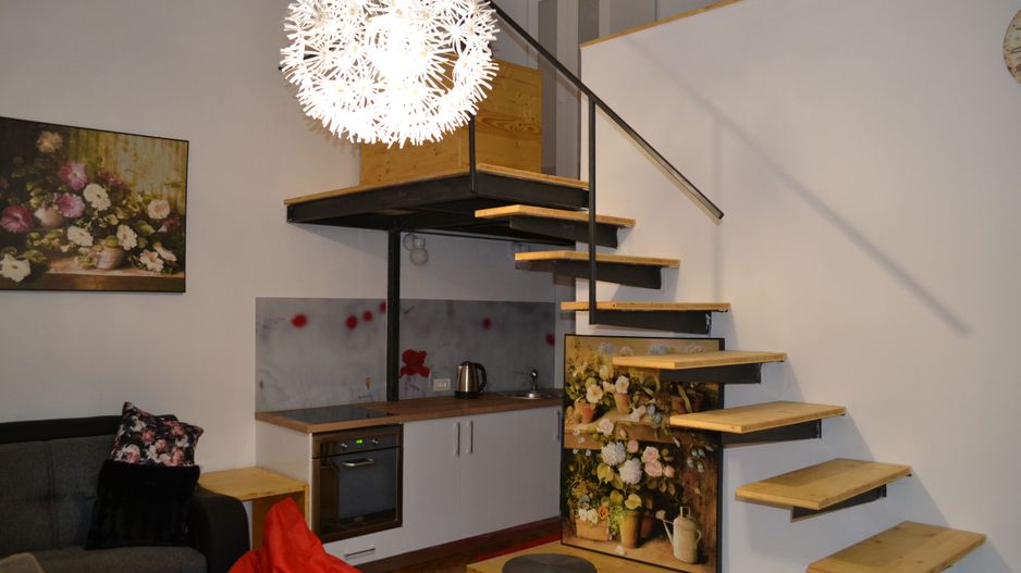 Studiou langa medicina cu scara interioara - Poză 26