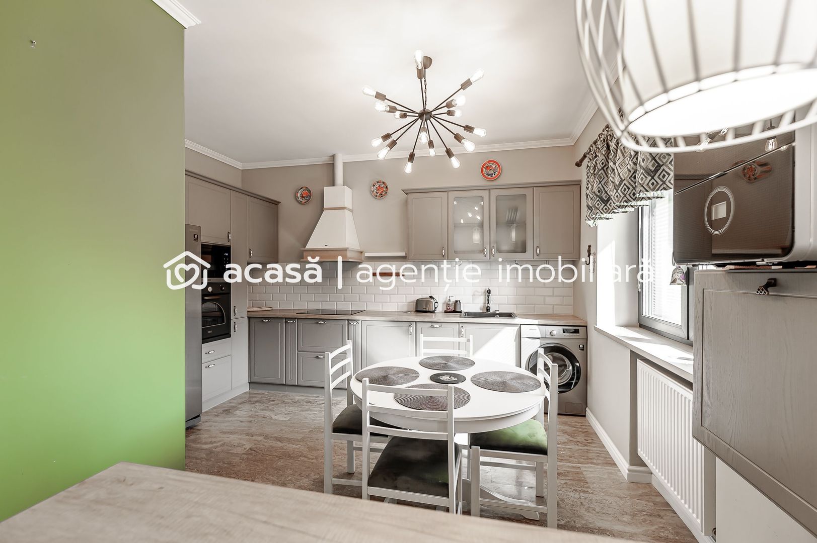 Apartament cu 3 camere ultracentral cu garaj - Poză 2