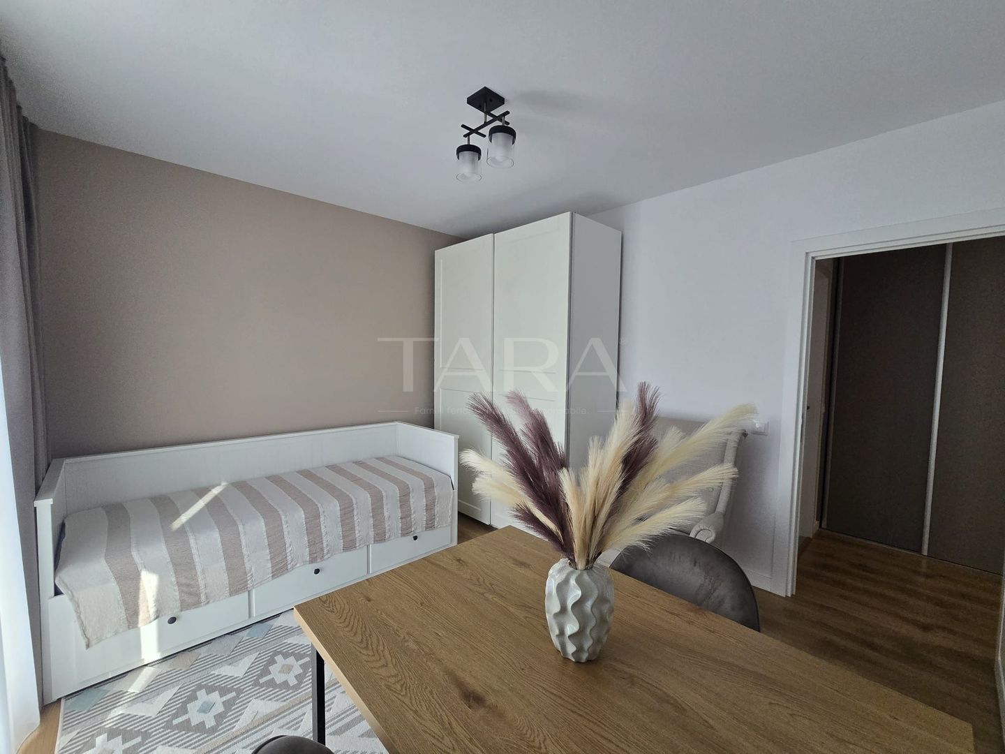 Apartament ultrafinisat cu 2 camere, zona centrala in Floresti. - Poză 5