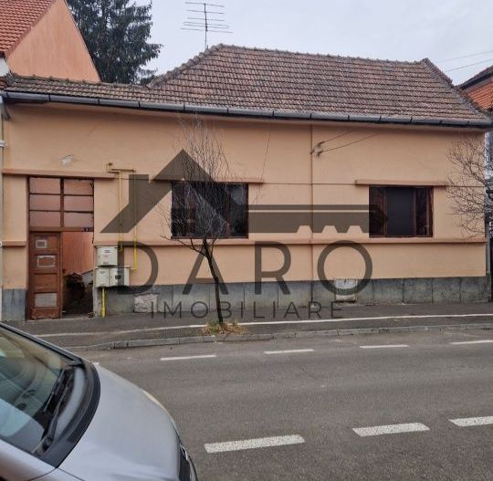 De vanzare casă lingă cetate - Poză 1