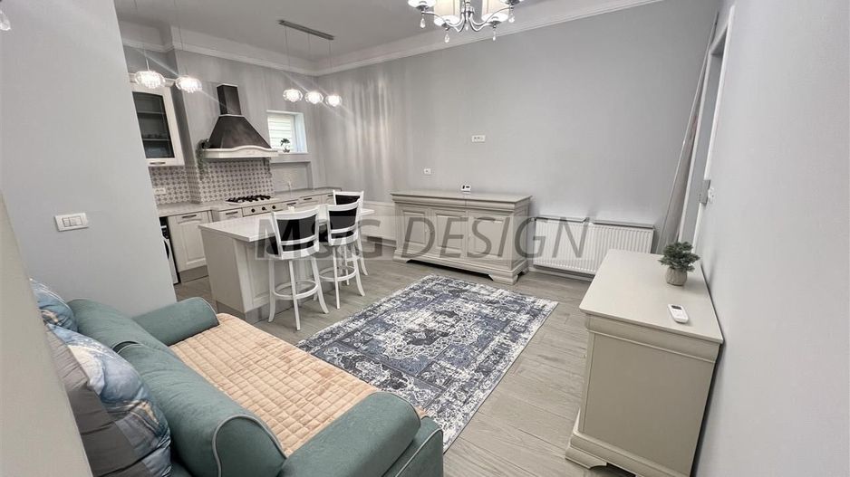 3 camere amenajat LUX zona centrala, boxa curte acces auto, 0 comision - Poză 1