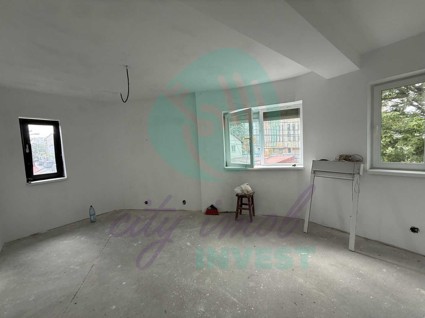 Casa receptionata in 2025 singura in curte - Poză 8