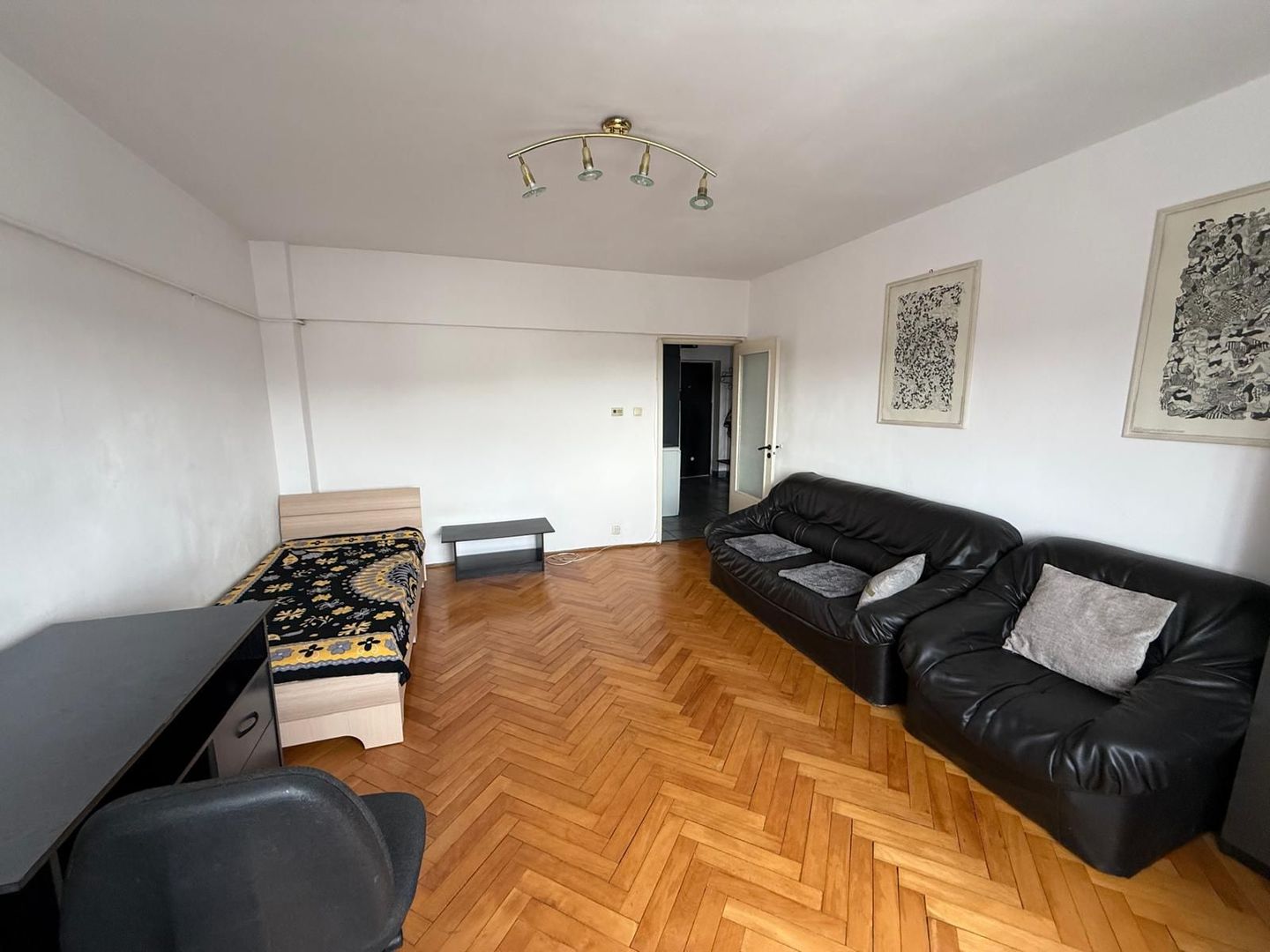 De inchiriat! Apartament spatios pe Nicolae Titulescu - Poză 1