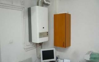 Casa cu trei camere  la curte de inchiriat. - Platinia - Poză 6