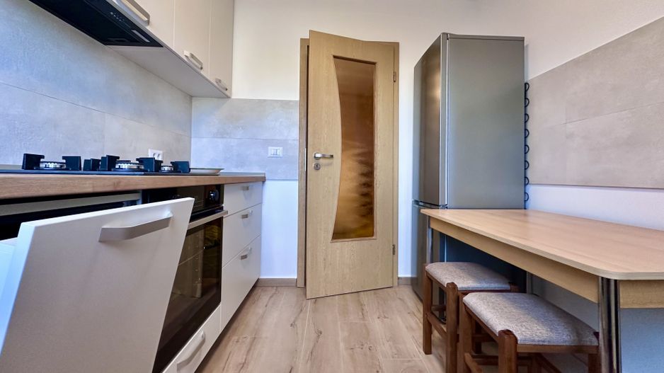 Apartament decomandat 3 camere de închiriat în Piața Bălcescu - Poză 8
