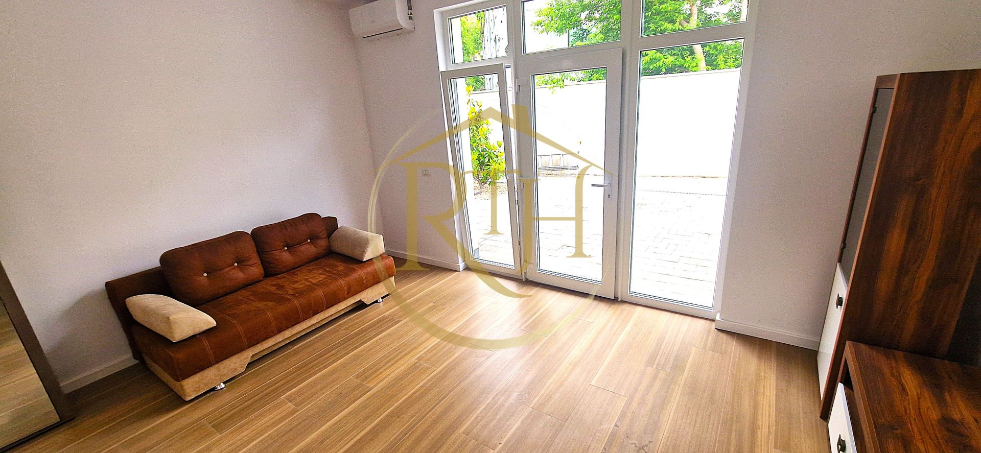 Apartament spațios de închiriat ideal pentru activități comerciale sau  locuință - Poză 1