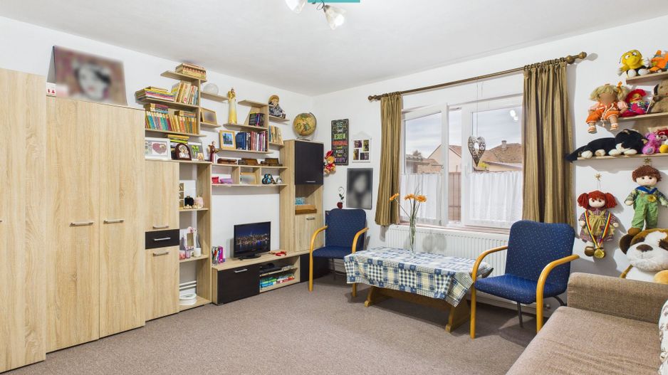 Casă cu 4 camere în Curtici pentru investiții - Poză 6