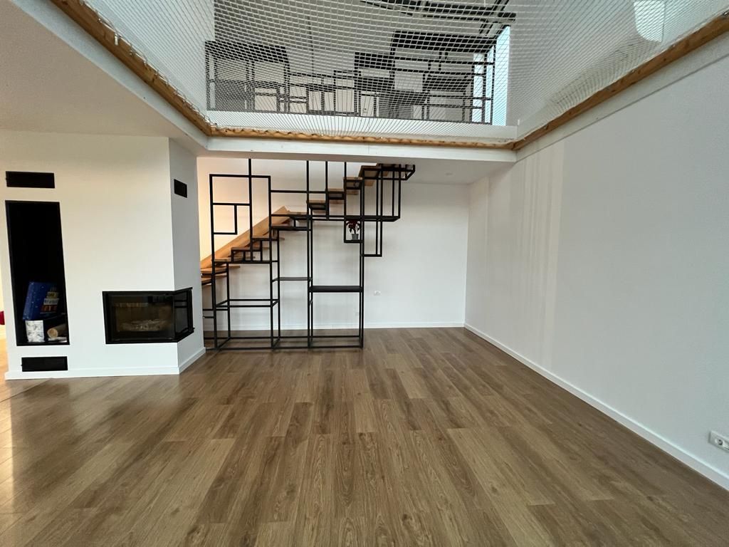 Locuinta moderna spatioasa cu garaj - Poză 4