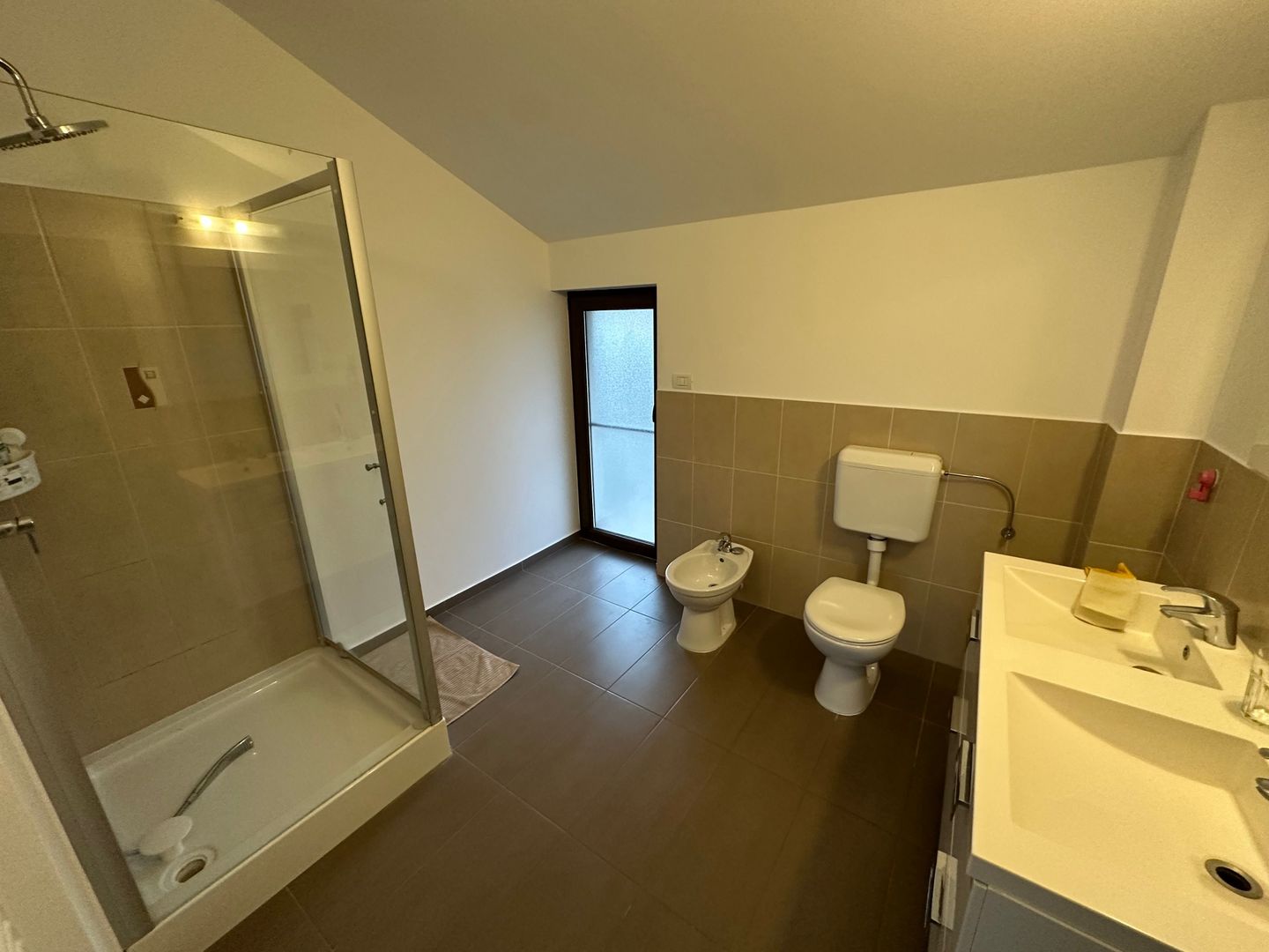 Casă / Vilă cu 4 camere de închiriat în zona Aradului - Poză 26