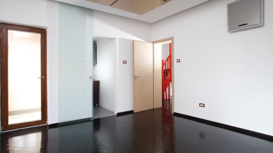 Închiriez apartament 2 camere + mansardă, Piața Muncii -Decebal, birou - Poză 4