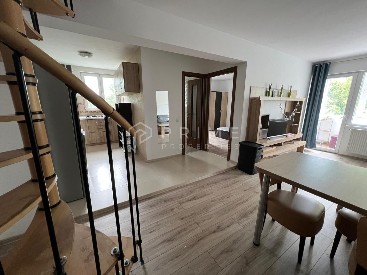 Apartament penthouse modern de vânzare, 4 camere, în Cornișa - Poză 2