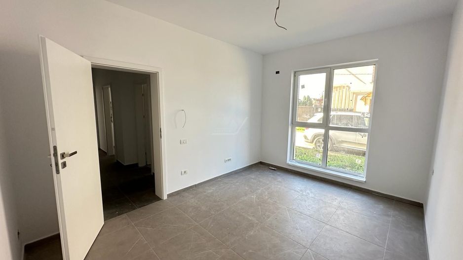 Bloc la asfalt. Decomandat. Etaj 1. Loc de parcare. - Poză 6