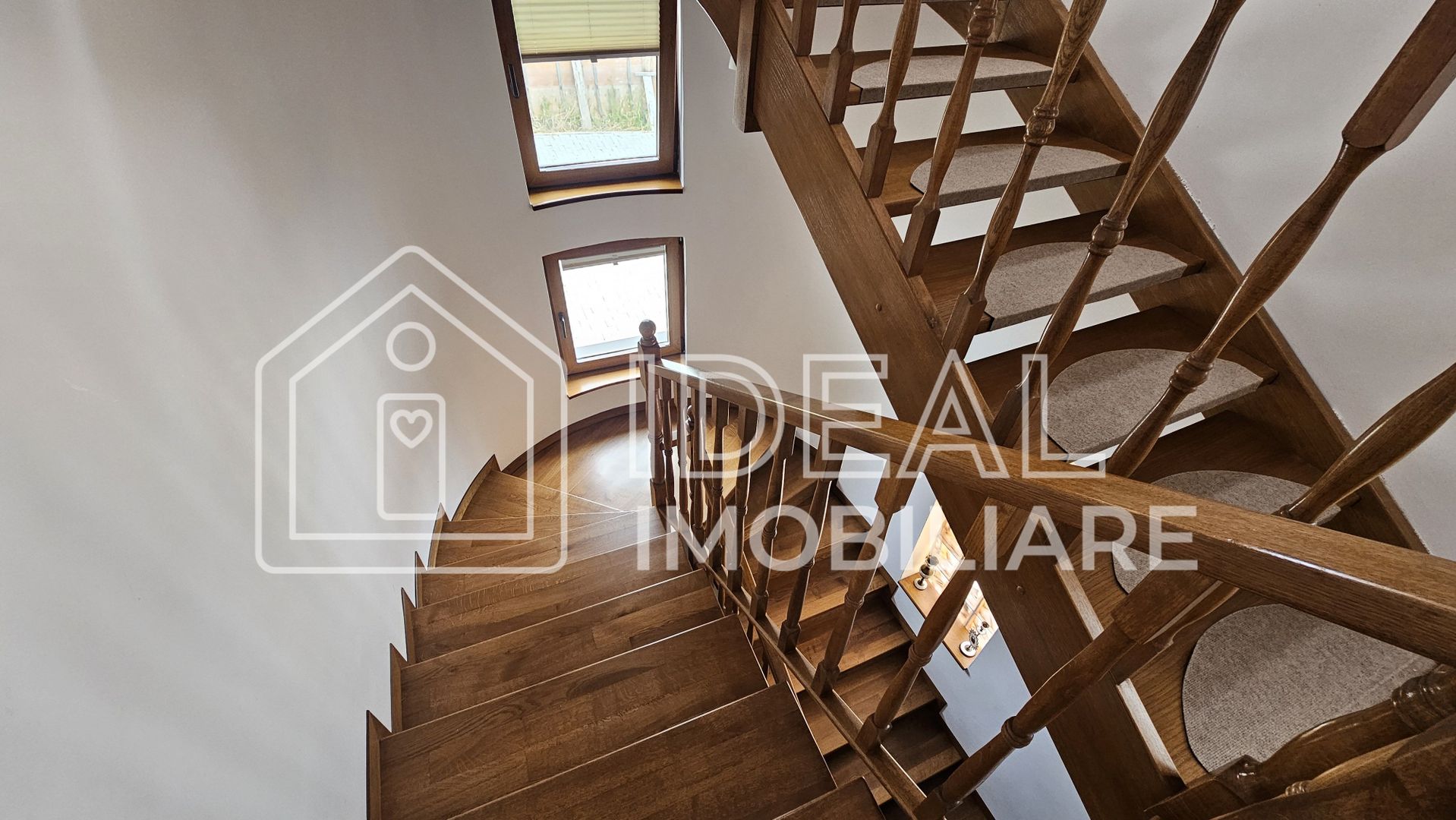 Casă deosebită, cu 5 camere, cu teren de 1132 mp – Cisnădioara - Poză 15