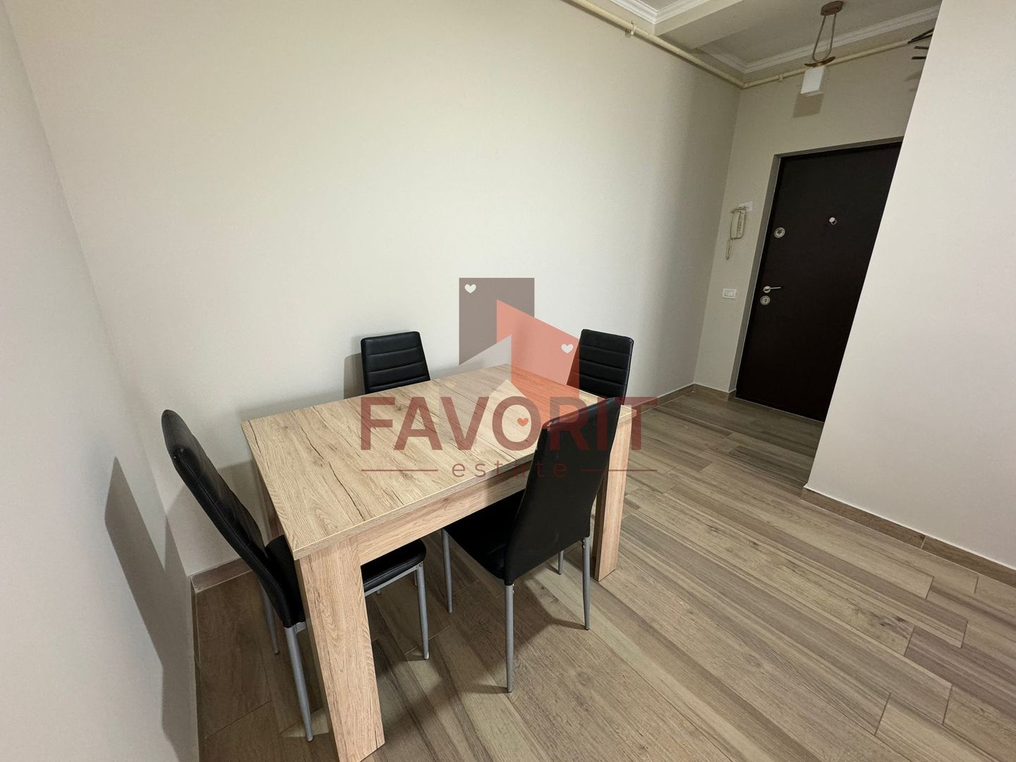 Curte proprie. Loc de parcare. Strada asfaltata - Poză 4