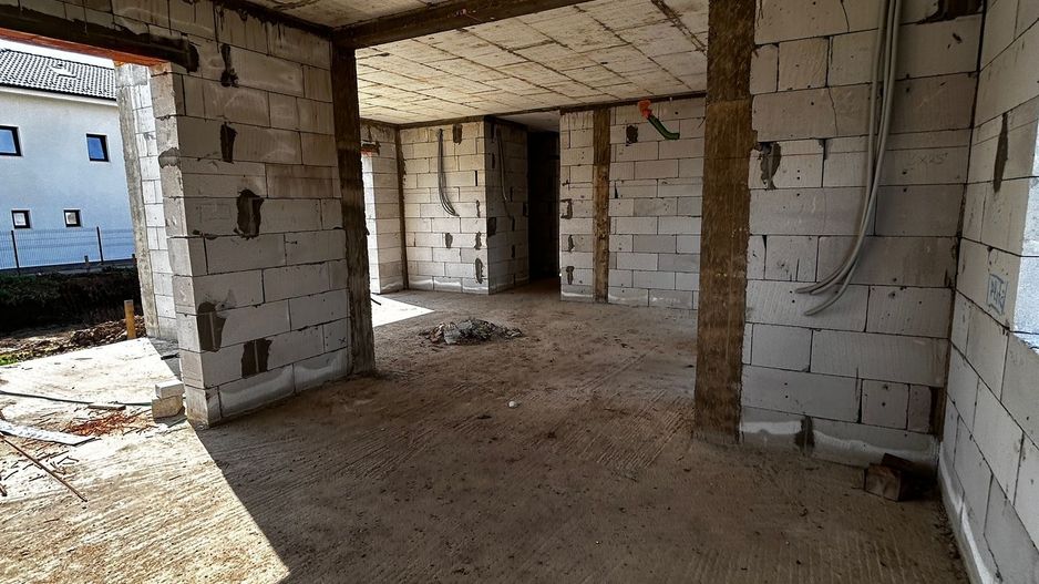 Casa la rosu de vanzare in Alba Iulia - Poză 15