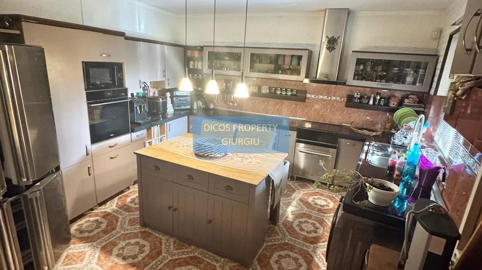 Casă de vânzare pe strada Tudor Vladimirescu - Poză 6