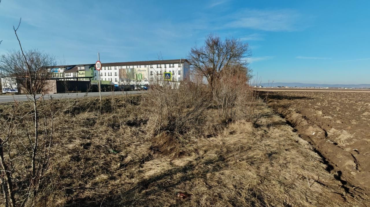 Teren intravilan Sanpetru vis a vis de Caminul Maria,utilitati. - Poză 1