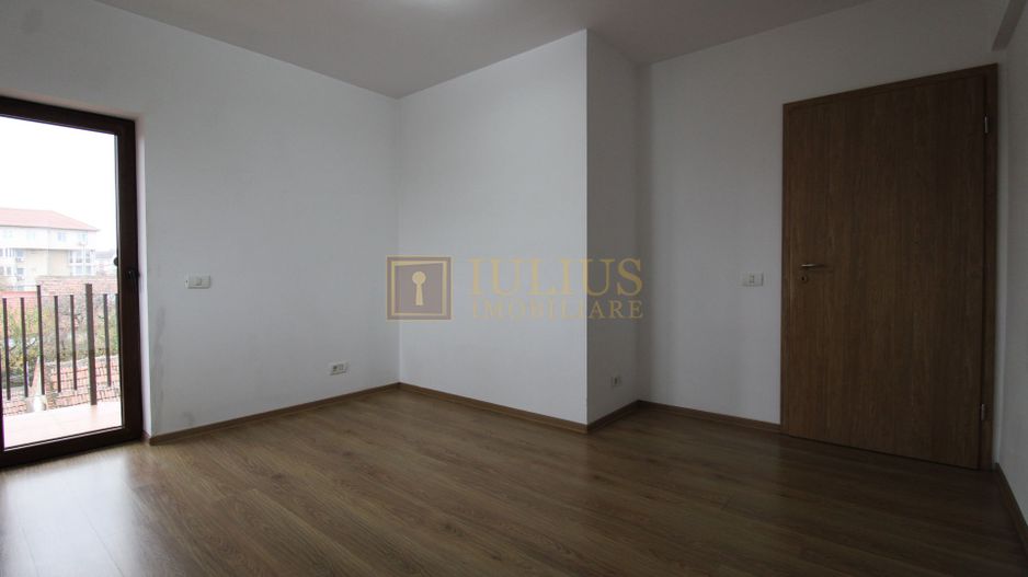 8 incaperi, 2 bai, centrala proprie, 3 locuri de parcare; Lipovei. - Poză 23