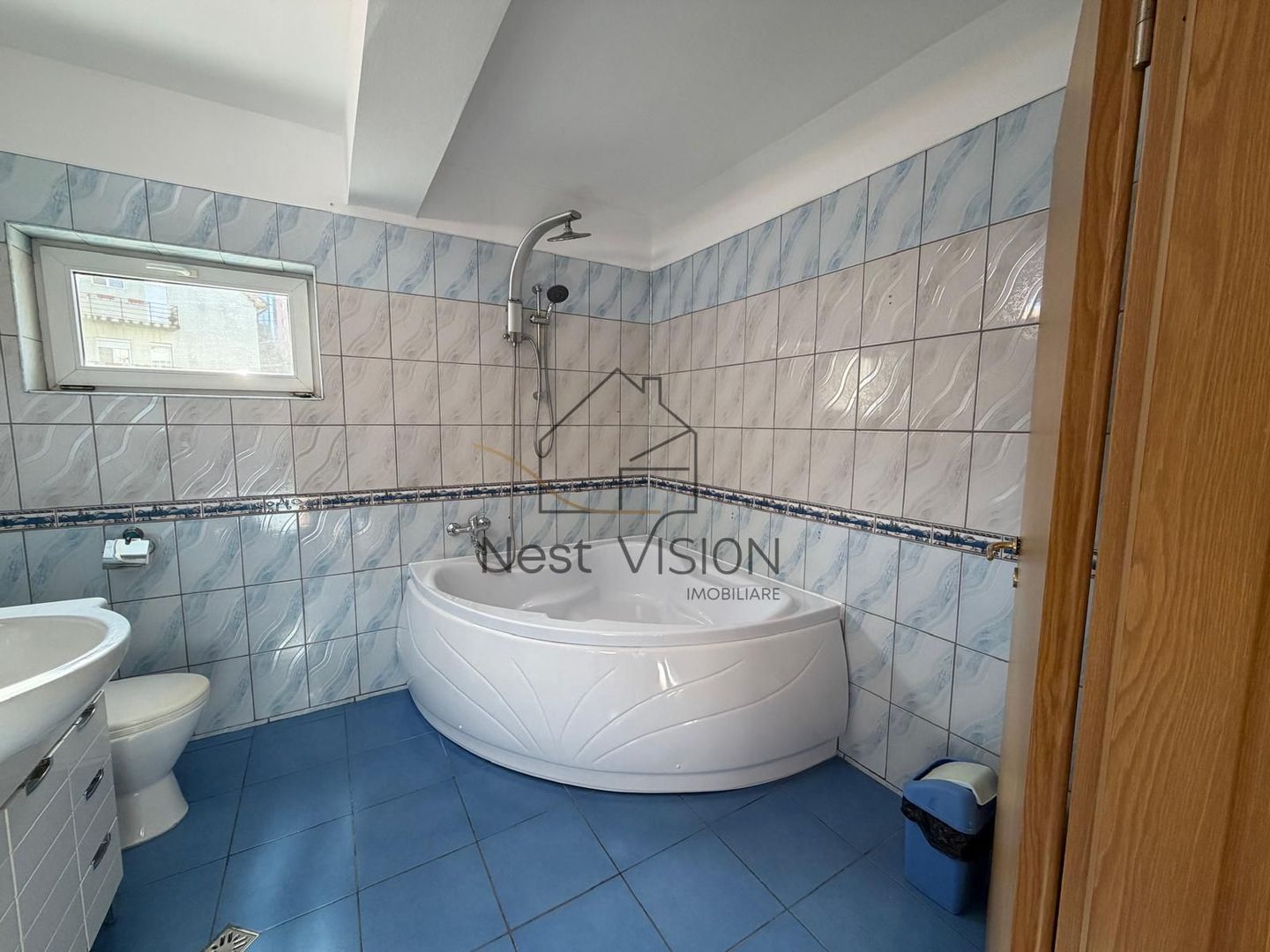 Apartament spațios cu 4 camere cu garaj - zona Ștrand - Poză 15