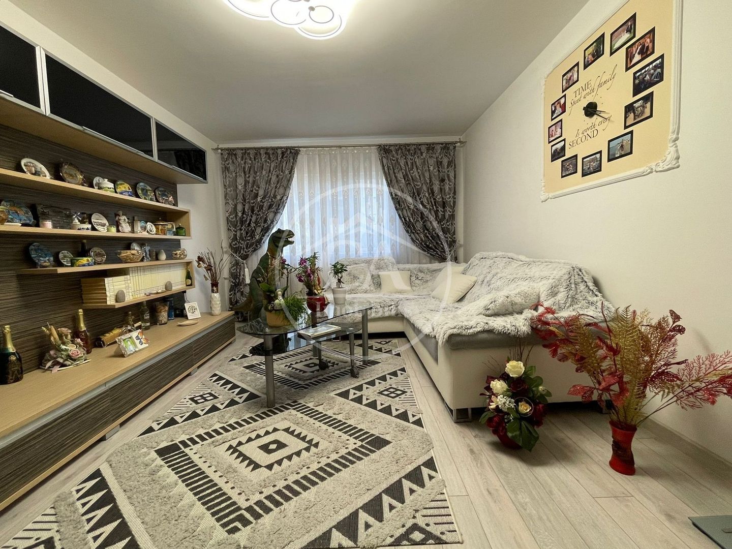 Apartament cu 3 camere de inchiriat in zona Nufarul, Oradea. - Poză 1