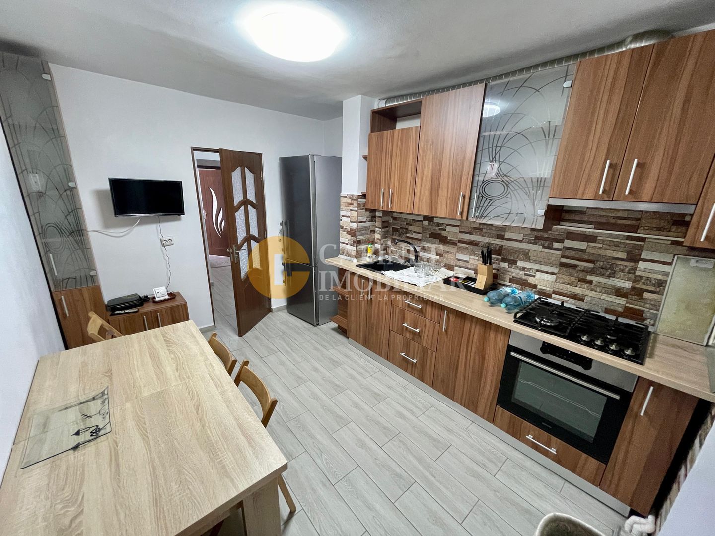 Galata - 3 Camere Decomandat - Mobilat/Utilat - 73 MP - Bloc dupa 1980 - Poză 8