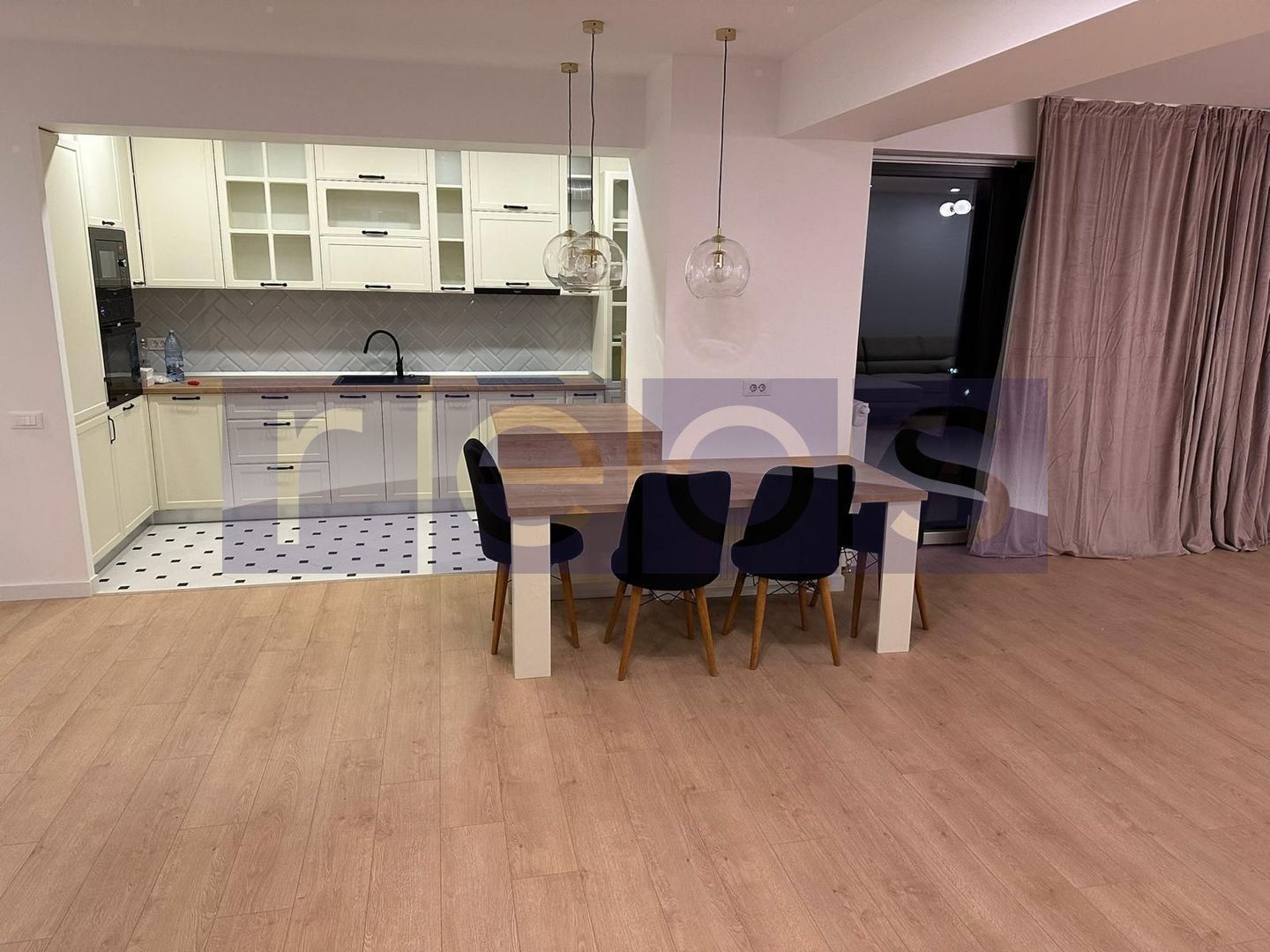 APARTAMENT 3 CAMERE CENTRAL PARK - Poză 3