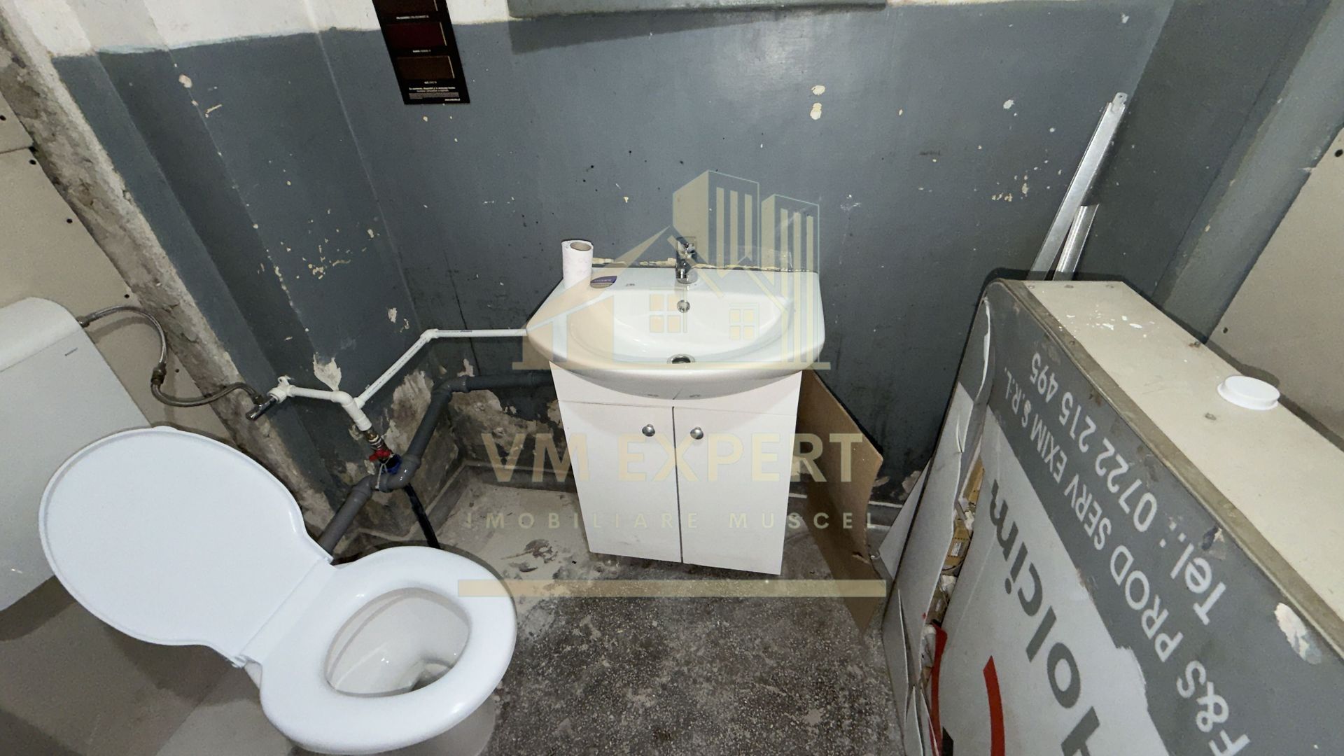 DE VÂNZARE – Două spații comerciale cu vitrină stradală, zona Turn – Câmpulung Muscel - Poză 7