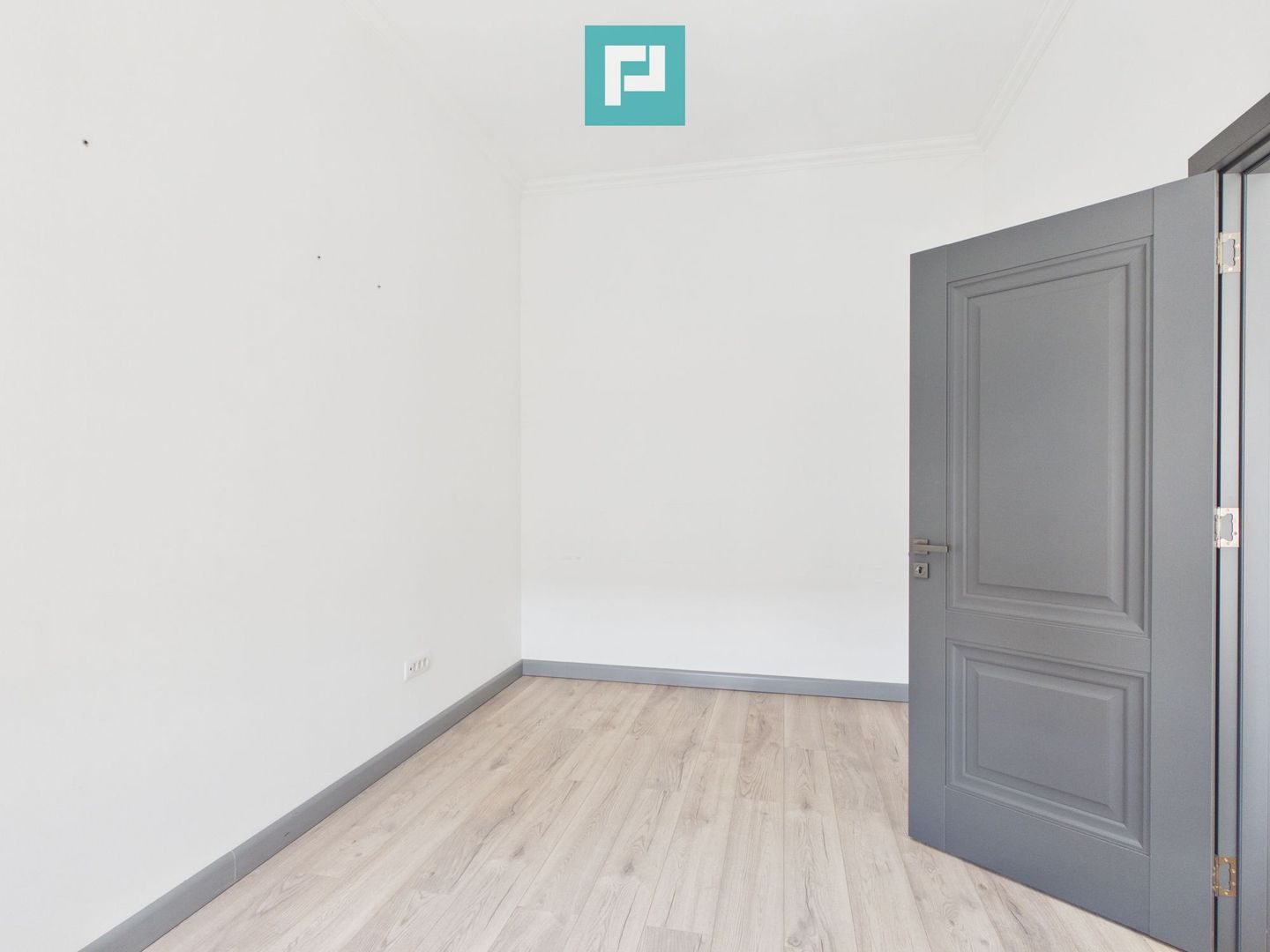 Spațiu central Jiga – birou sau locuință - Poză 7