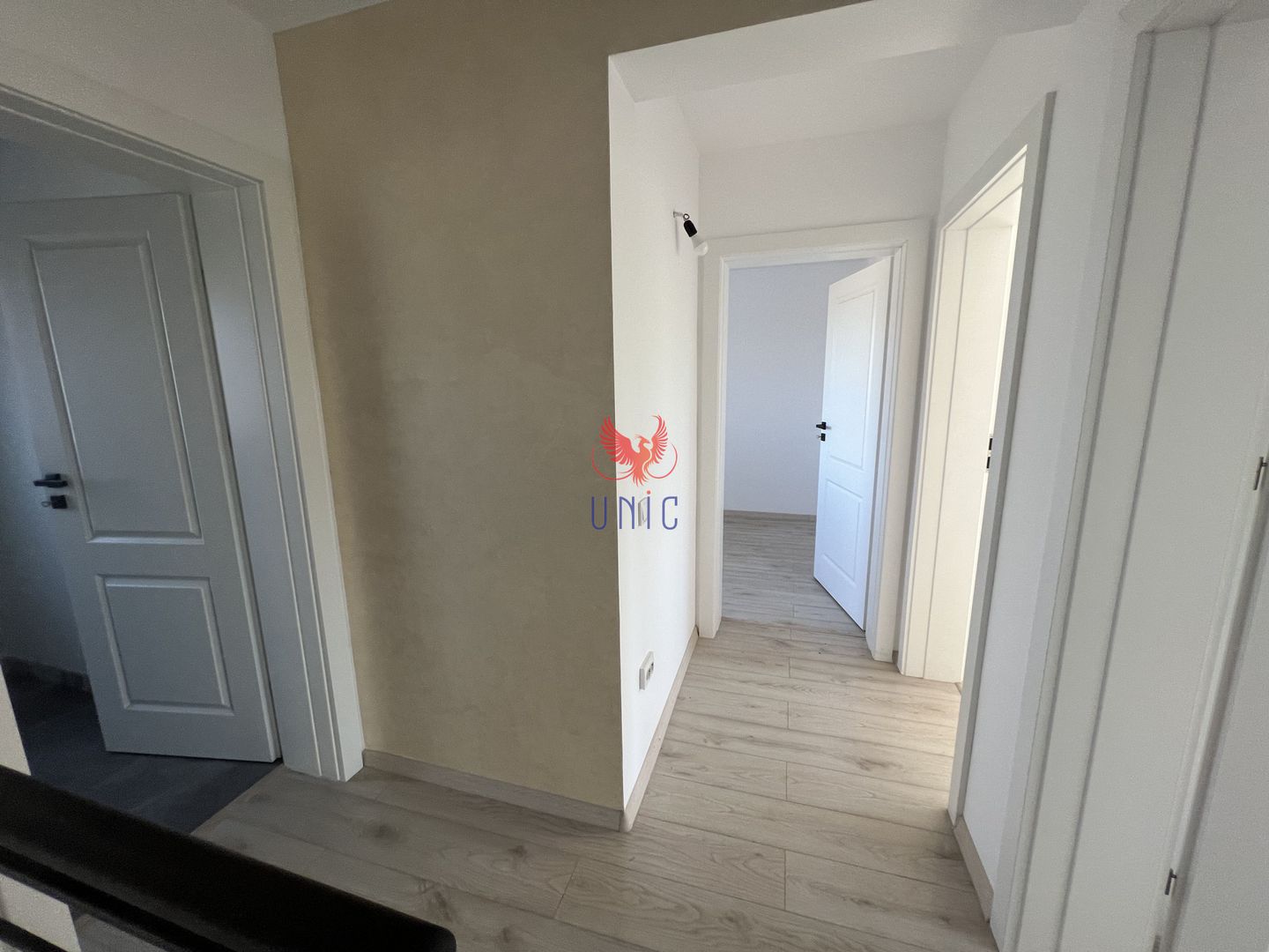 Vila Noua, Superba!! La cheie!! Bariera Valcii !! - Poză 7