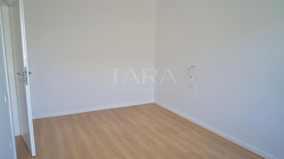 Apartament semifinisat într-un ansamblu rezidențial modern. - Poză 3