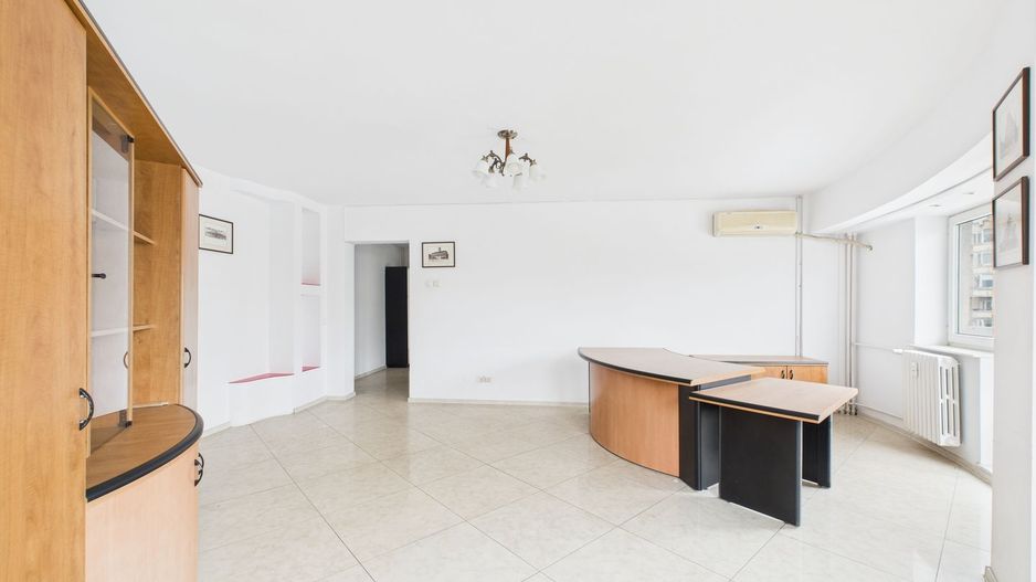 Apartament cu 3 camere de vanzare - Spatiu versatil - Rond Alba Iulia - Poză 2