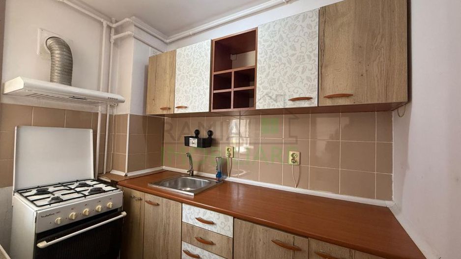 Garsonieră Astra – parter înalt, poziționată pe mijloc, cu beci și baie renovată - Poză 4