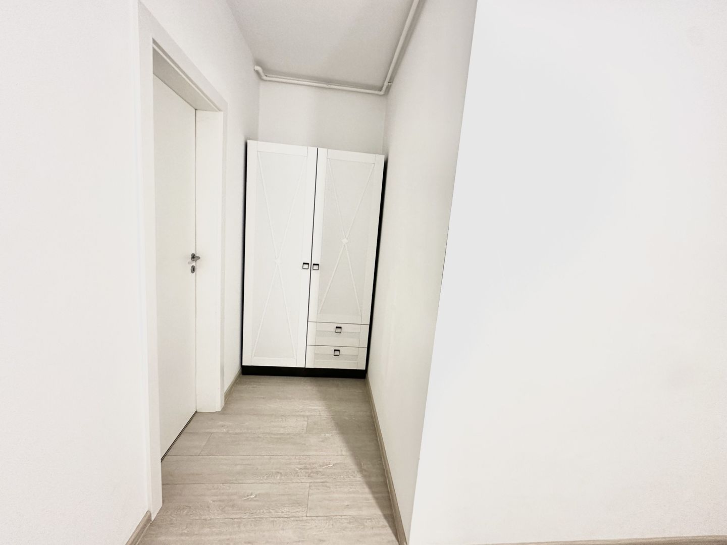 Garsonieră modernă de închiriat în Brașov, zona Coresi - Poză 9