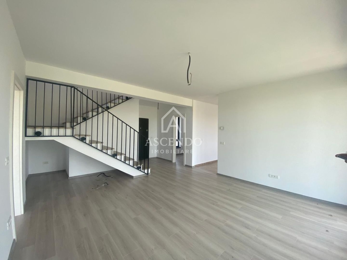 Case noi în Măgurele cu grădină proprie, parc privat și finisaje premium - Poză 8