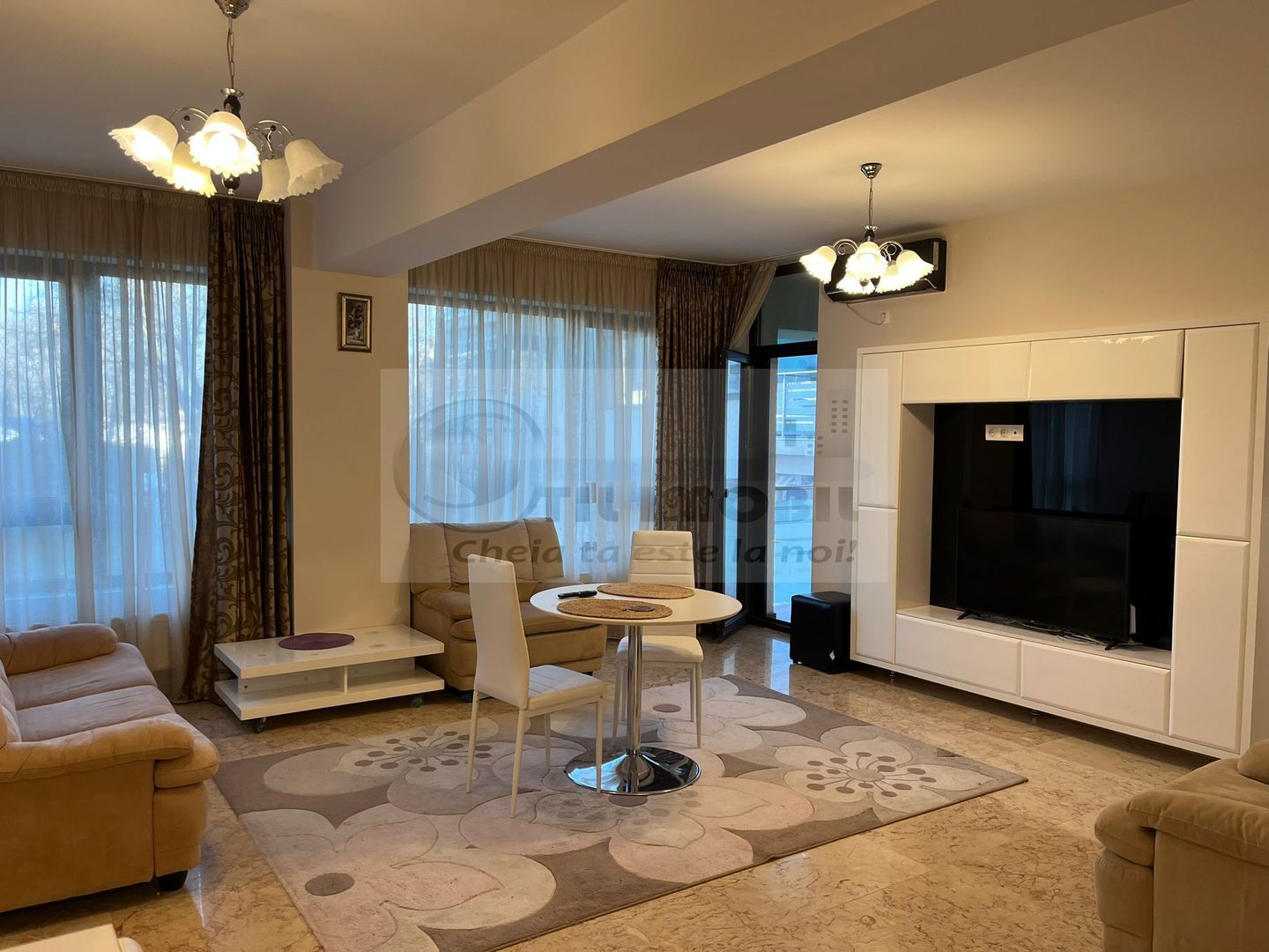 Apartament 3 camere COPOU - COMPLEX EXCLUSIVE- 850 EURO - Poză 1