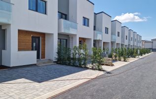 NOU APARTAMENT 4 CAMERE INTABULAT  101 MP CU GRADINA