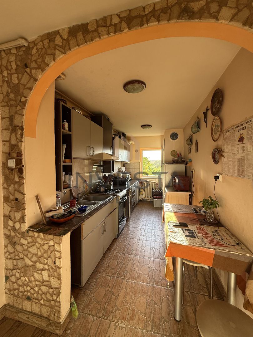 Apartament 3 camere, mobilat + parcare – Gruia. - Poză 4