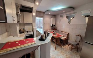 Vand apartament cu 2 camere, etaj 1 pe Bulevardul Pandurilor - Poză 1