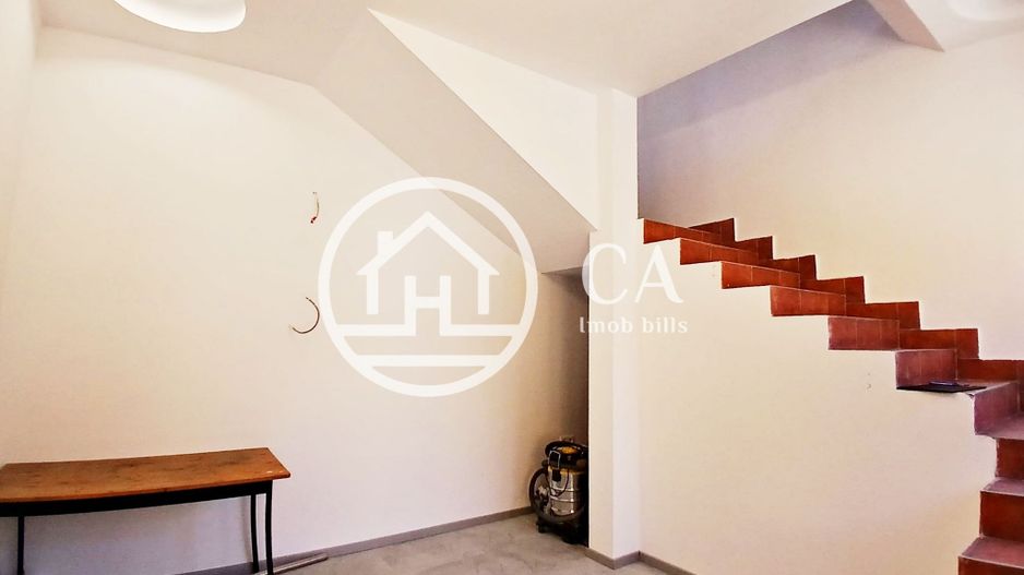 Apartament cu 4 camere la curte comuna de vanzare Ultracentral, Oradea - Poză 1