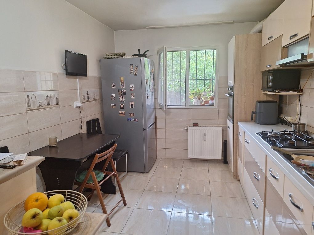 Vanzare apartament 4 camere decomandat, 85 mp, 2 băi, parter, Gorjului - Poză 1