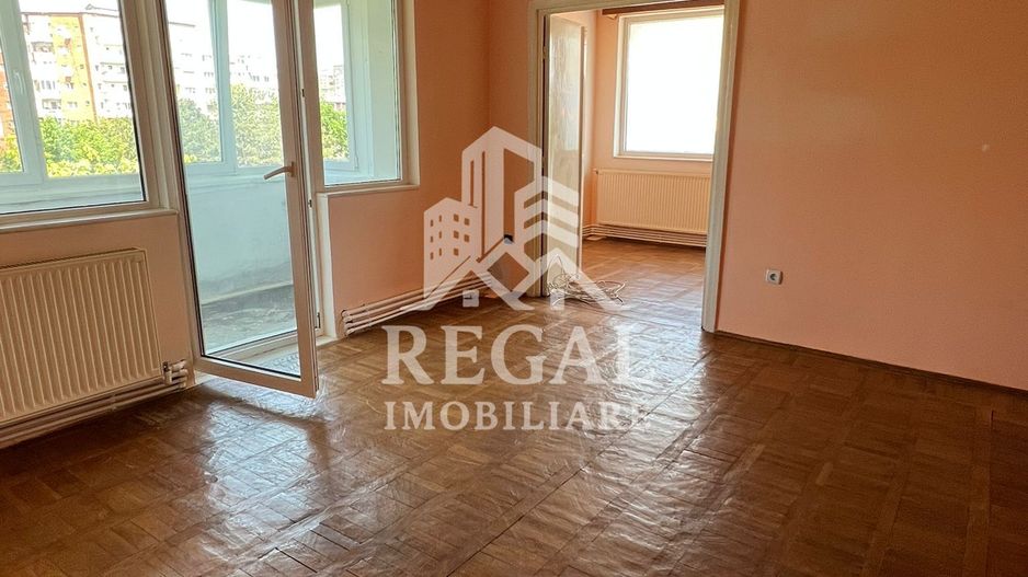 Apartament 3 camere – Ultracentral, vedere spre pietonală și Parc - Poză 2