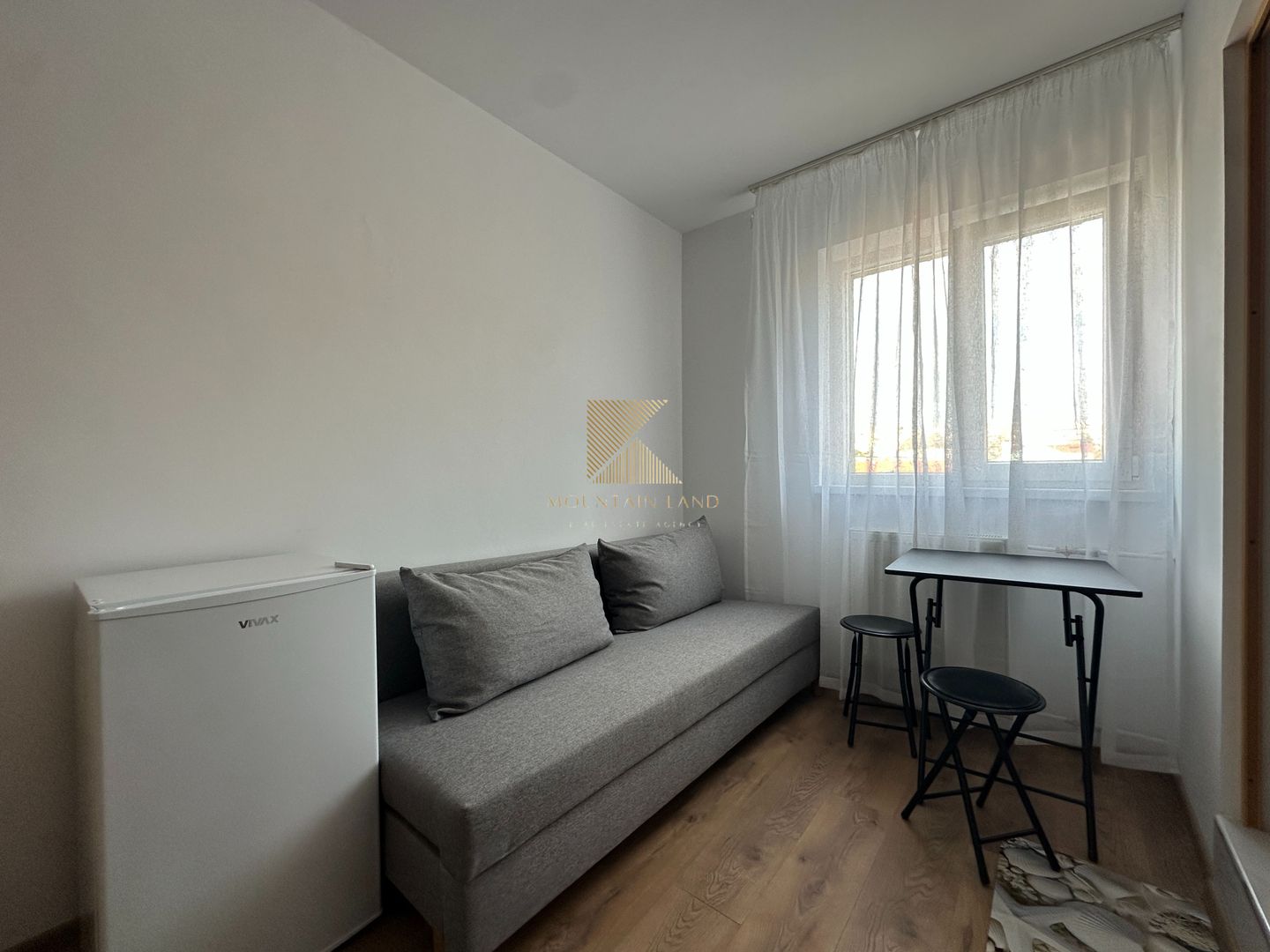 Camera cu baie, renovata complet, Str. Serii 2, prima inchiriere - Poză 4